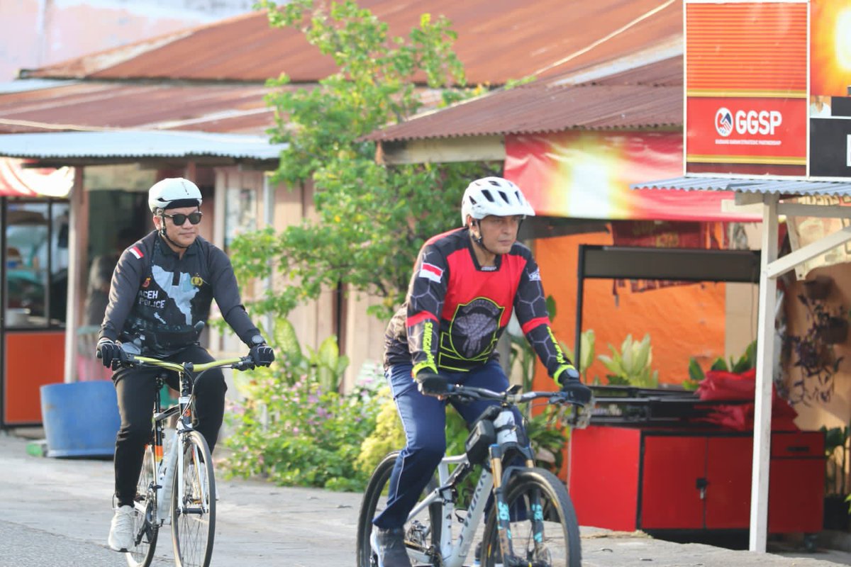 winardy98's tweet photo. Keseruan pagi tadi, gowes bersama Kapolda Aceh dan PJU Polda Aceh.
“men sana in copore sana”

#winardy98 #poldaaceh #acehlonsayang #polripresisi #IndonesiaMaju https://t.co/KKH55PYplv
