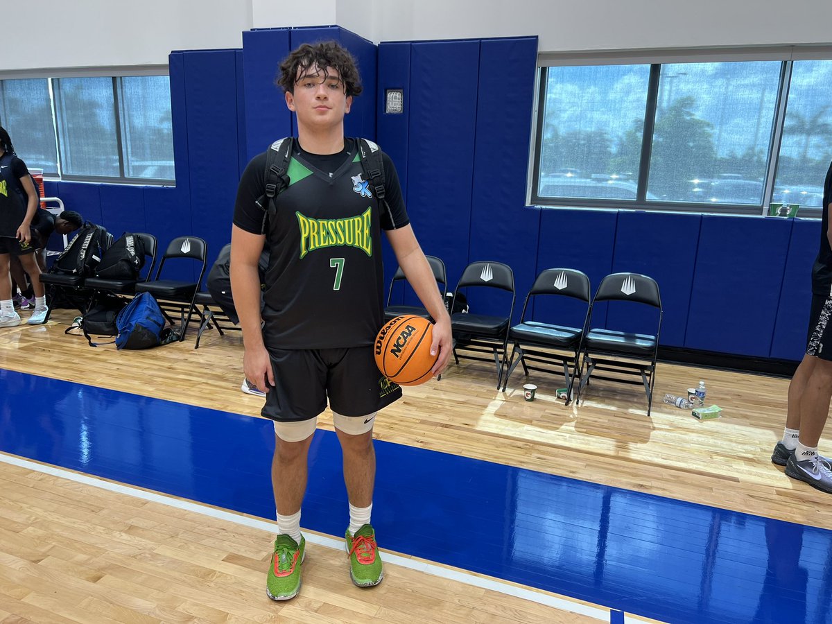 2025 6’2 SG Talon Brooks (<a href="/TalonBrooksATH/">Talon Brooks</a>) &amp; 2026 6’1 SG Blake Stuba (<a href="/BlakeStuba/">Blake Stuba</a>) shared the ball and facilitated well for Team Under Pressure in the win over Filling The Lane

#PHPassionFinals