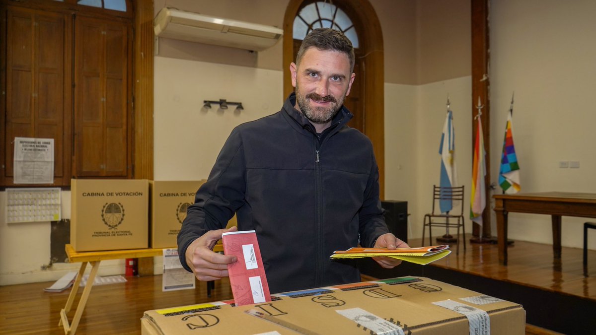 Como cada día de votación, lo hacemos con mucho entusiasmo. Más que nunca, con el momento difícil que vive nuestra ciudad, la participación es la herramienta fundamental para cambiar las cosas.