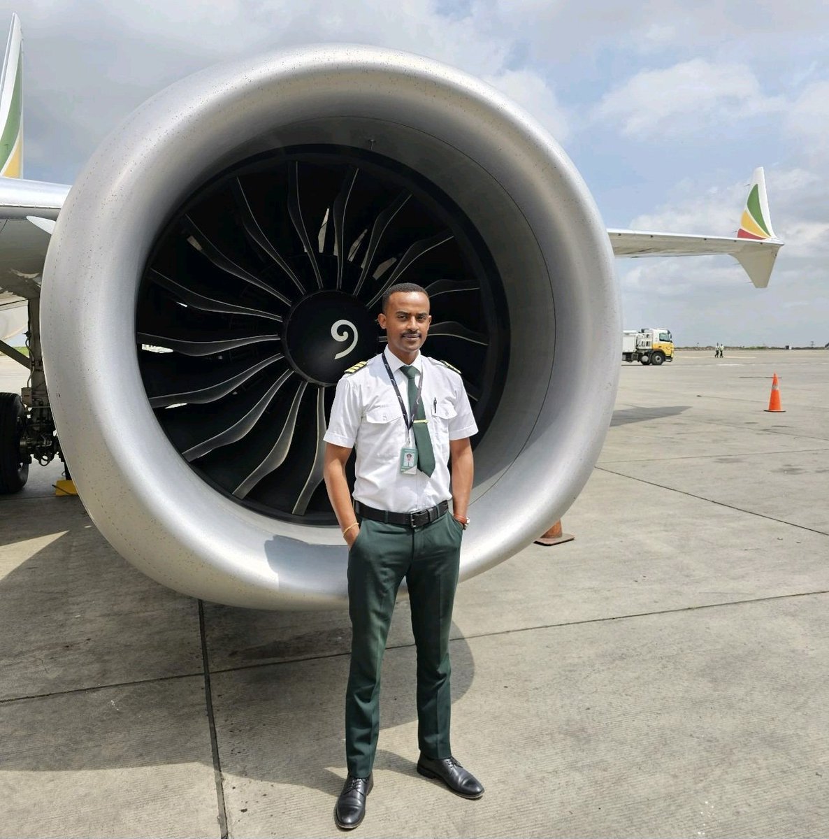 ChidozieMario's tweet photo. Congratulations to Africa's newest commander: Captain Biniam Kenea Merga of @flyethiopian. Capt Merga is on the @Boeing 737NG/MAX fleet. He was decorated today after passing his check ride. We wish him clear skies always. #4Bars #ClearSkies #ProudlyAfrican 

📸: Gibran Chaudhry https://t.co/zboEJR0zie