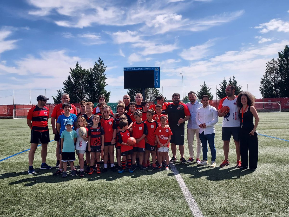 Salamanca_R_C's tweet photo. Lo hemos pasado en grande hoy con la jornada de difusión del Rugby en Santa Marta.

Gracias @AytoSantaMarta por el apoyo a nuestro deporte y a @DavidMingoPP por acercarte a pasar un rato con nosotros.

#nuestroequipo #nuestrapasion #30AniversarioSRC https://t.co/amtro0qeyH