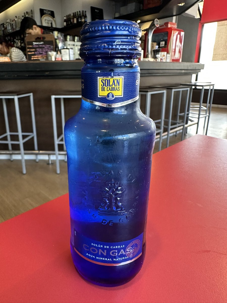 Viene cada vez mejor, la Solán de Cabras, de Beteta, Cuenca, Castilla-La  Mancha. Creo que le meten más fuerte que antes el gas y la botella azul  recontra fría la rompe. Arranco