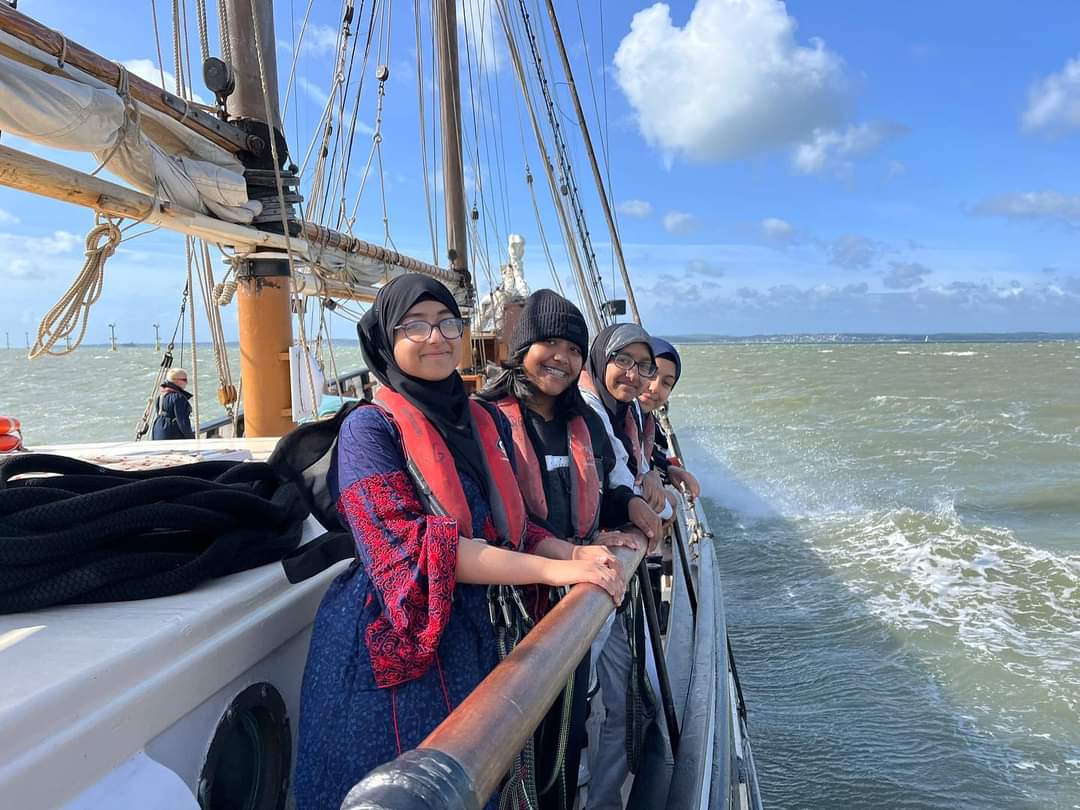 Heading out of Portsmouth on Queen Galadriel this morning! Looking forward to a week of sailing!!

#uksailtraining #sailtraining #voyageofdiscovery #somethingnew #learningnewskills #outdoorlearning  #InclusionMatters #equalityforall