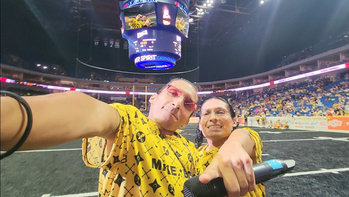 MikeBoneMusic's tweet photo. BLEW THE ROOF OFF THE @BOKCenter!

#RockTheBOK #HipHop @tulsa_oilers #Oklahoma #football #IFL @tulsa_oilers_fb @IndoorFL #HalftimeShow #Music https://t.co/Rnu5aezNty