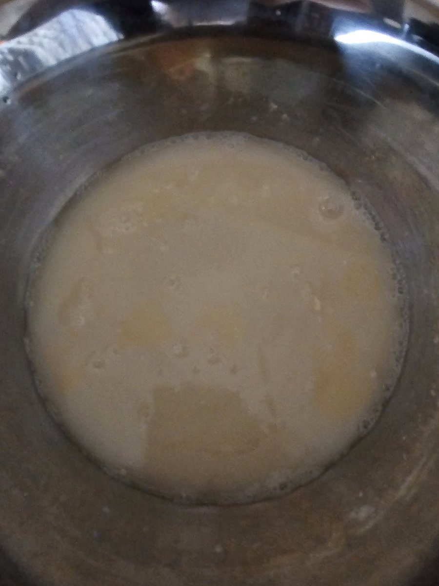 _Kaott_'s tweet image. Keine Tk Pizza mehr am Start und keine Lust was zu bestellen? Kein Ding dann machen wir uns #spontan selber ne #Pizza mal gucken ob das was wird... #Mehl, #Wasser, #Salz, #olivenÖl  etwas #Hefe und etwas #Honig zum #Teig kneten...