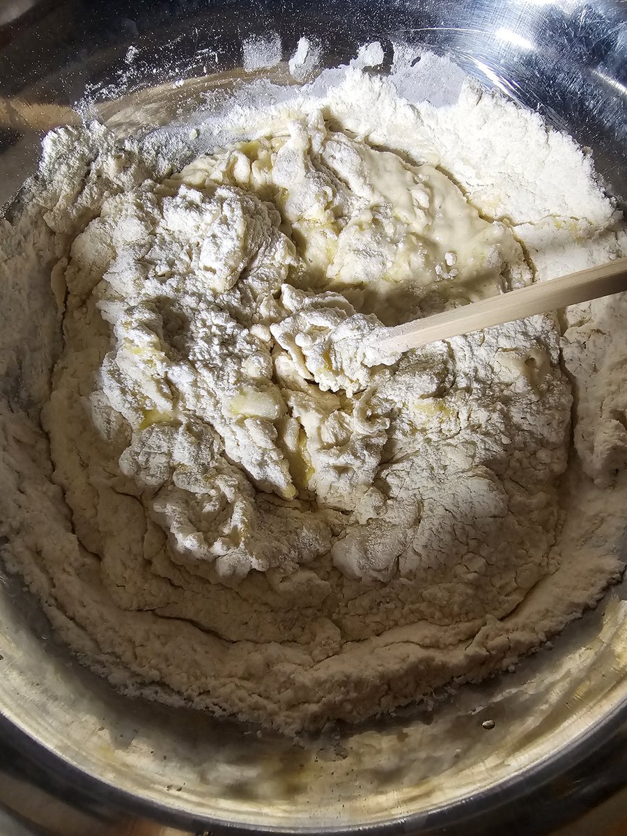 _Kaott_'s tweet image. Keine Tk Pizza mehr am Start und keine Lust was zu bestellen? Kein Ding dann machen wir uns #spontan selber ne #Pizza mal gucken ob das was wird... #Mehl, #Wasser, #Salz, #olivenÖl  etwas #Hefe und etwas #Honig zum #Teig kneten...