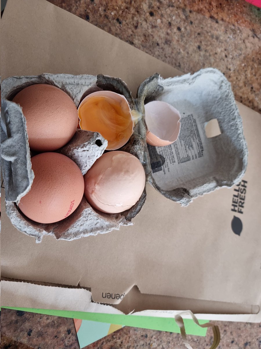 AndreDeVet's tweet photo. Als het vervoer de volgende keer wat voorzichtiger mag @HelloFreshNL, dan heel graag. https://t.co/v6kNDE5mtI