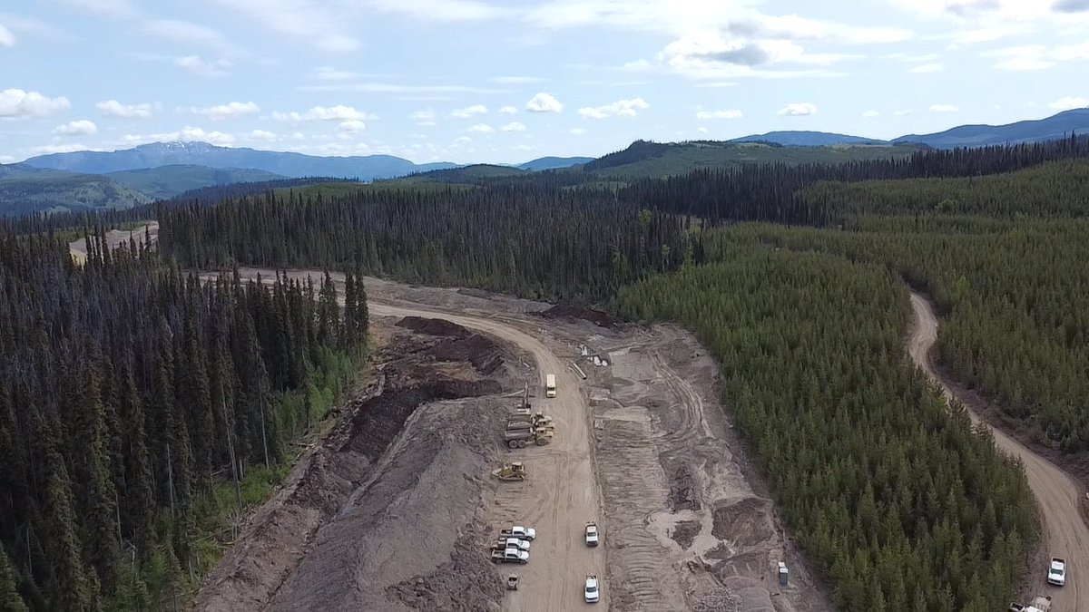 SDonziger's tweet photo. Stunning real-time photo from days ago shows the @CoastalGasLink pipeline ravaging Wet'suwet'en territory in Canada. 74 protestors trying to block this face long jail terms. 

In a time of acute crisis, this project is nothing less than state-sanctioned violence against humanity. https://t.co/OKZje04D0Y