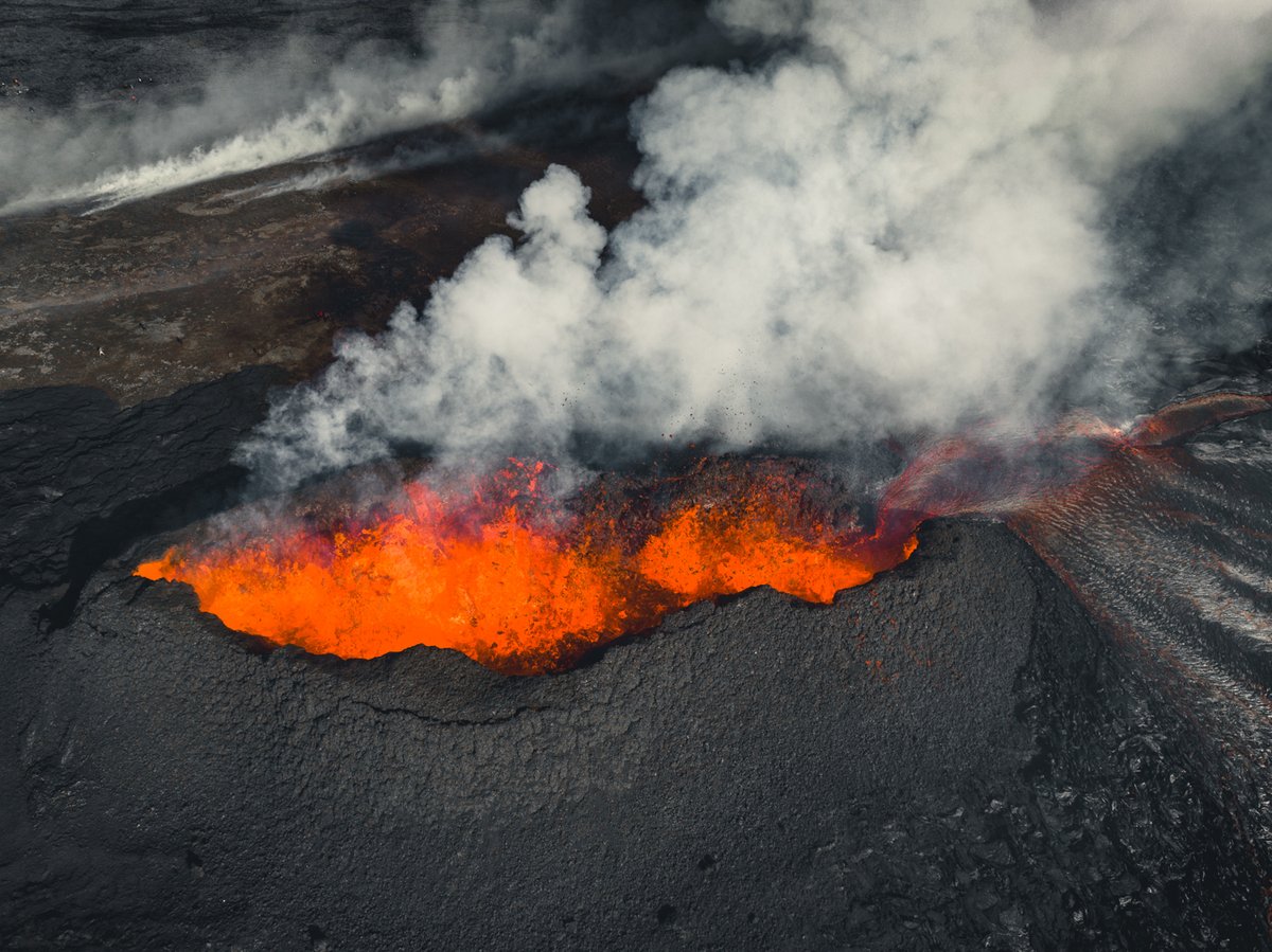 arvindj227's tweet photo. Traveled to Iceland to shoot the new volcanic eruption! Here are some first shots. It was an incredible experience! 🌋

@iceland #inspiredbyiceland #eruption #iceland #volcano https://t.co/sVyu33u3gU