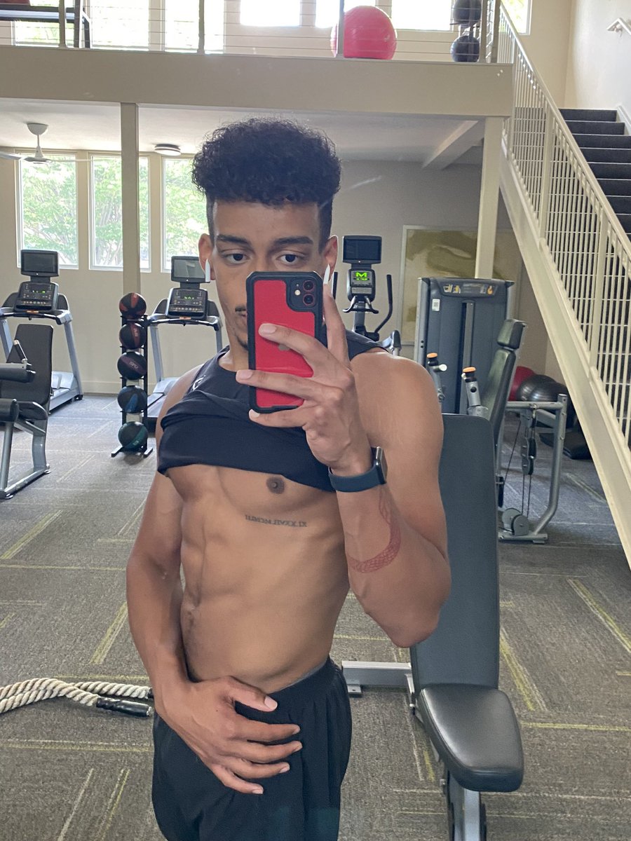 Stephenbacon10's tweet photo. gym update💪🏽 https://t.co/2JpdpQWYCa