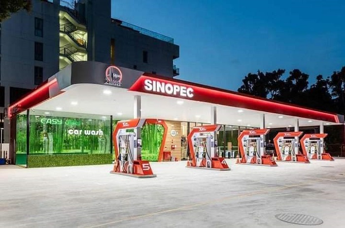 TradeLanka's tweet photo. On July 14 #Sinopec Energy Lanka Co. signed an agreement with the Sri Lanka Board of Investments to operate 150 existing &amp; 50 new petrol stations in #SriLanka.  Sinopec invested US$100 million in the project, including fuel import, storage and sales. https://t.co/AcIkkwLItp