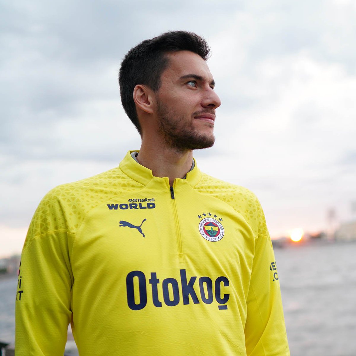 🔹 Umut Nayir: Eşim çocuğumuz doğduktan sonra çok maçlara gelememişti ama şimdi o da biraz büyüyünce neden maçlara gelmesin, neden olmasın ki.. Atacağım gollerle onları statta mutu etmek benim için de ayrı bir his olur.

📰 FBTV