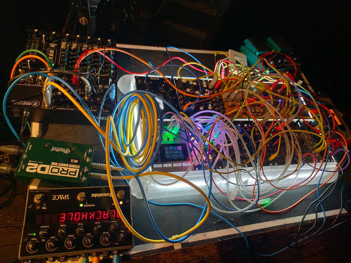 asano_akira's tweet photo. JSPAさん主催「SYNTHTEK Vol.1」観に行ってきた！
アンビエント、テクノ、インダストリアルと様々なジャンルで電子楽器尽くしの濃厚な5時間👍

#jspa
#synthtek https://t.co/boqn2WBXAG