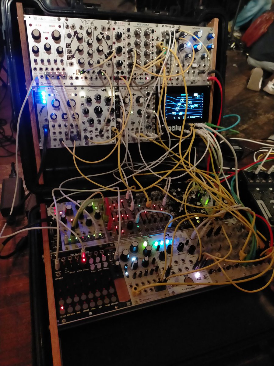 asano_akira's tweet photo. JSPAさん主催「SYNTHTEK Vol.1」観に行ってきた！
アンビエント、テクノ、インダストリアルと様々なジャンルで電子楽器尽くしの濃厚な5時間👍

#jspa
#synthtek https://t.co/boqn2WBXAG