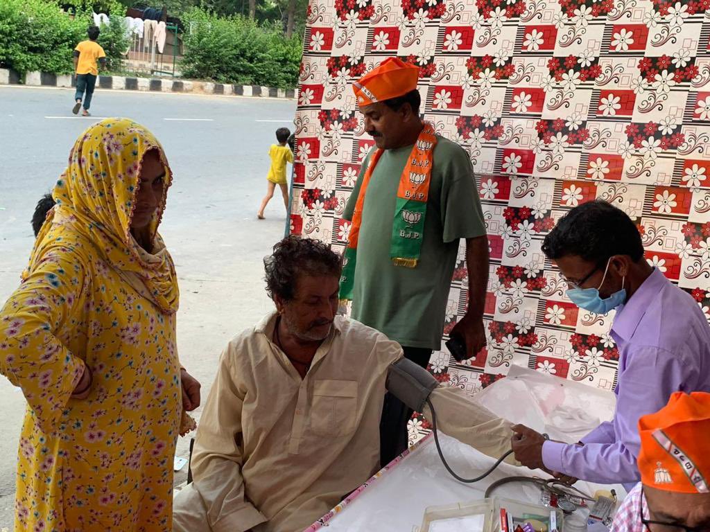 drharshvardhan's tweet photo. Organised a medical relief camp near Majnu Ka Tila, for flood-affected persons.
Large number of cases of infections in eyes & skin as well as cases of gastroenteritis are being reported. BJP karyakartas and doctors are doing a commendable job from morning to night in looking after the patients. 
Sewa is our Dharma 🙏
@PMOIndia @BJP4Delhi