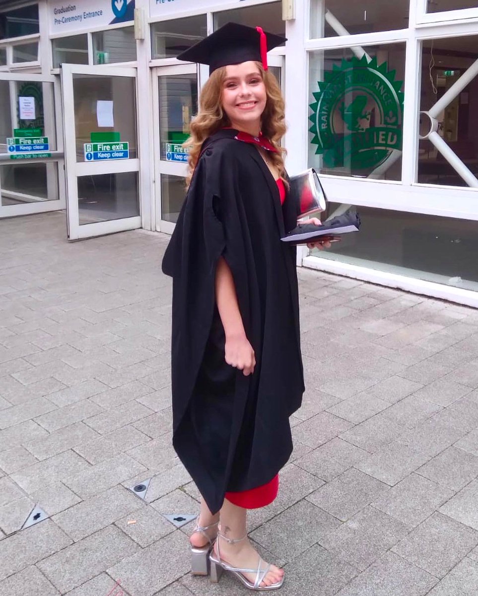 Molly Hodgson tweet media