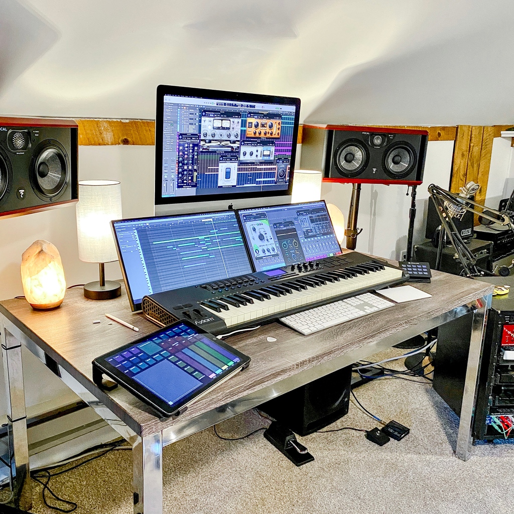 WavesAudioLtd's tweet image. Some beautiful shots from Sam Kelly’s studio, making the magic happen with Waves plugins 🎶✨ 🌟
 
#studiovibes #wavesplugins #audioengineer #musicproduction #mixengineer