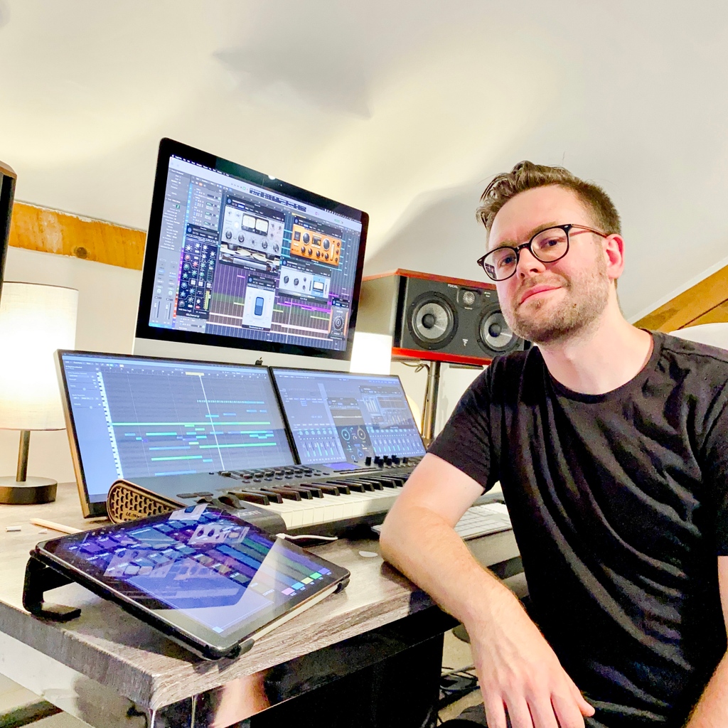 WavesAudioLtd's tweet image. Some beautiful shots from Sam Kelly’s studio, making the magic happen with Waves plugins 🎶✨ 🌟
 
#studiovibes #wavesplugins #audioengineer #musicproduction #mixengineer