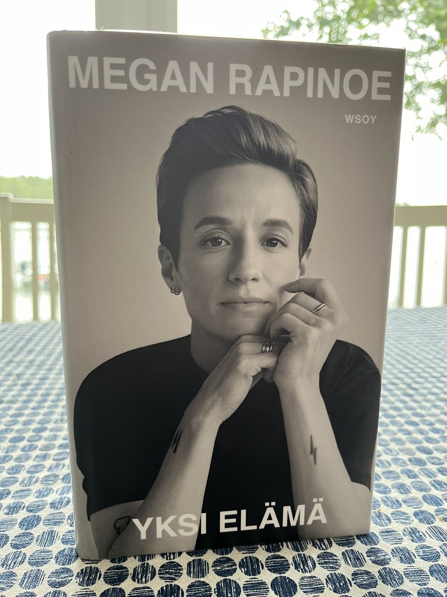 Kirja nro 28. Emma Brockes &amp; Megan Rapinoe: Yksi elämä - Megan Rapinoen tarina ⭐️⭐️⭐️ Tasa-arvon puolestapuhuja ja huippu-urheilija joka tarttui toimeen ja kannustaa muita tekemään samoin. #lukuhaaste #kirjaviikossa #kirja