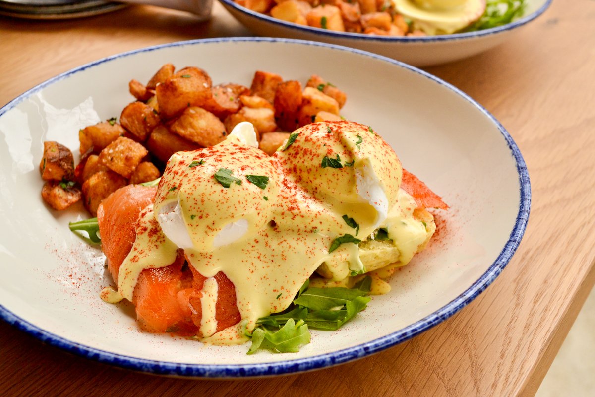 It's a beautiful day for brunch on the patio 😋☀️ Enjoy some Salmon Eggs Benedict and bottomless mimosas for 1.5 hours for $22! 

#landandlakeaville #andersonvillechicago #chicagobrunch #mimosabrunch #bottomlessmimosas #eggsbenedict