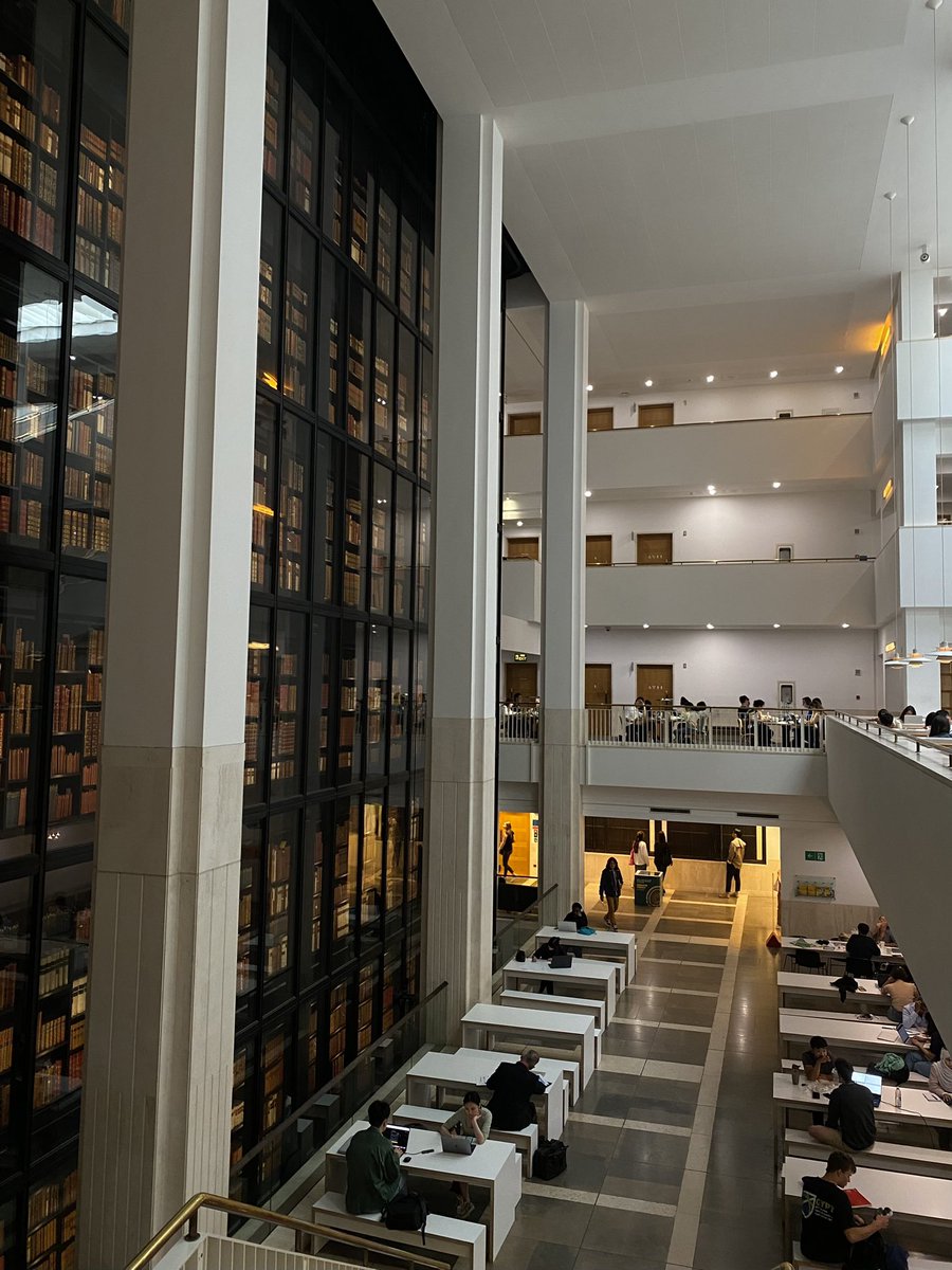 AssamyMB's tweet photo. A library date https://t.co/reSiUVhufq