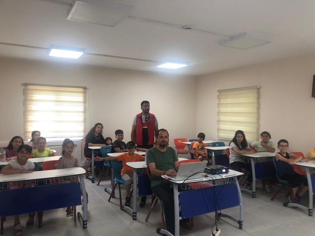 Vatan Bölünmez Bir Bütündür  , Parçalanamaz .

🇹🇷
15 Temmuz Demokrasi ve Milli Birlik Günü kapsamında çocuklarımıza o gece yaşananlar ile ilgili videolar izlettik .

<a href="/OA_BAK/">Dr. Osman Aşkın Bak</a> 
<a href="/gencliksporbak/">Gençlik ve Spor Bakanlığı 🇹🇷</a>