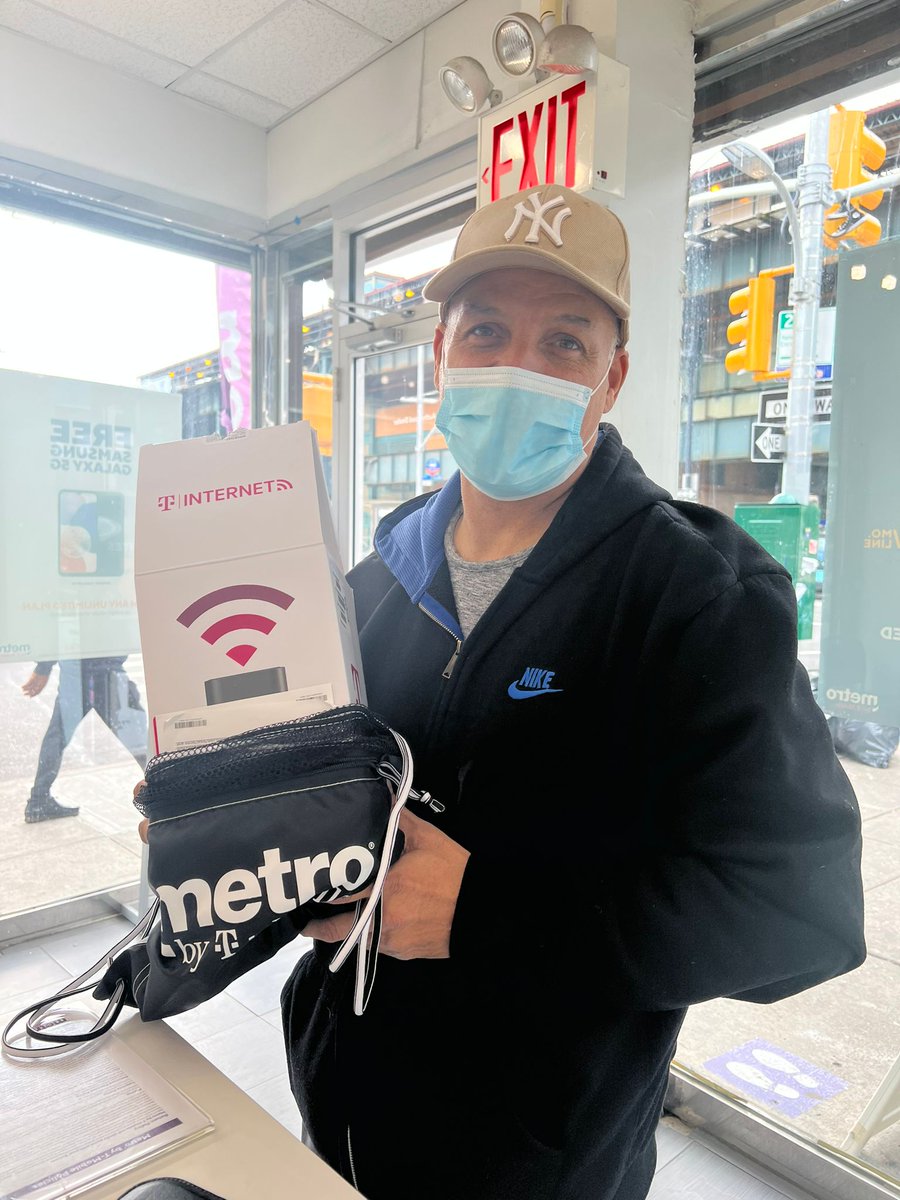 PCGPrepaidBiz's tweet photo. It's a Home Internet kinda day @ the 3530 Whiteplains Store.
#wireless #prepaid #tmobilehomeinternet #metrobytmobile https://t.co/NP7ytJlTBa