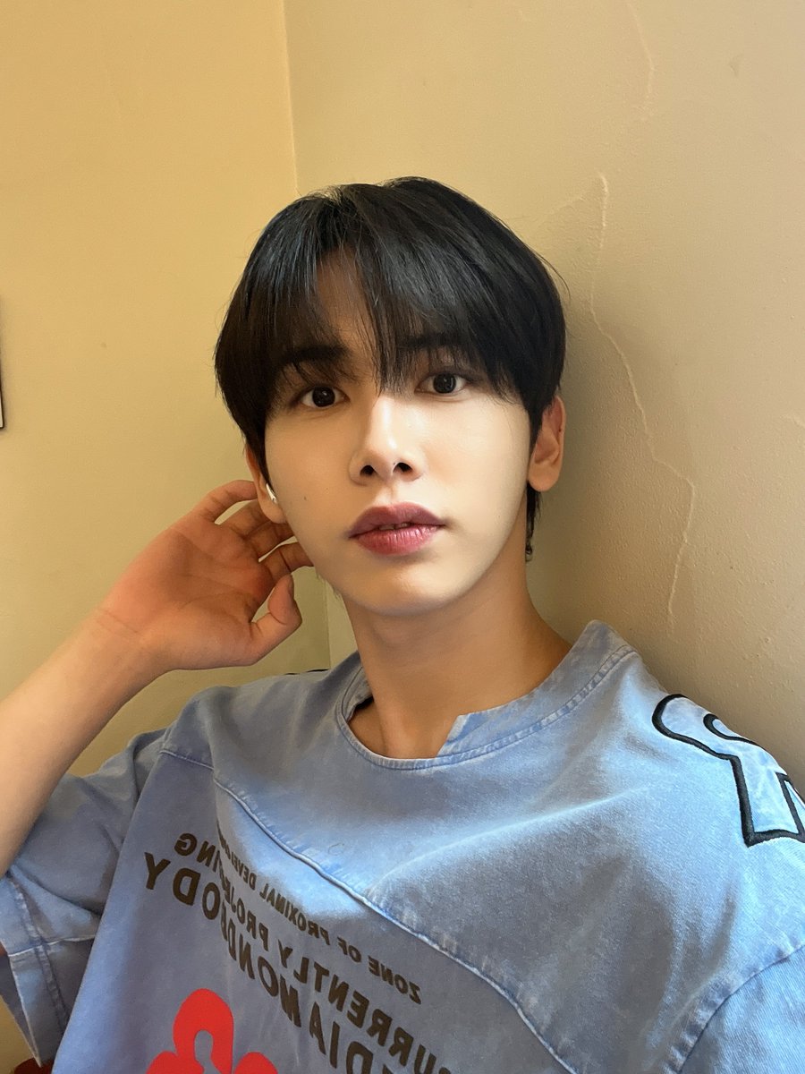 #승현

에이밍!!!
오늘은 제가 태어난 날이에요! 생일이 되자마자 축하해 주신 많은 에이밍에게 너무 감사해요! 늘 그렇지만 생일이면 유독 '내가 정말 생각보다 많은 사랑과 응원을 받고 있구나..!'라는 생각이 들어요ㅎㅎ

#에이머스 #AIMERS #SEUNGHYUN