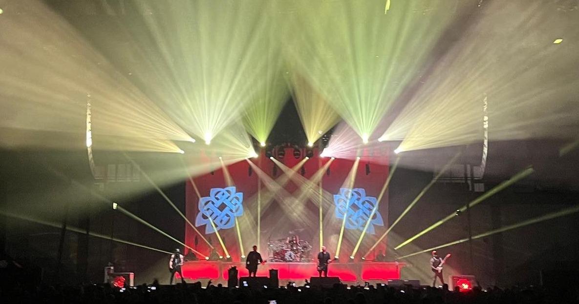 ChauvetPro's tweet photo. Tyler Veneziano Creates big bold looks for Breaking Benjamin with help from @ChauvetPro fixtures, provided by Bandit Lites!

#ChauvetProfessional #breakingbenjamin #banditlites #concertlighting #stagelightingdesign #stagelightingproduction #lightingproduction #lightingdesign https://t.co/dUMCXVdHcj