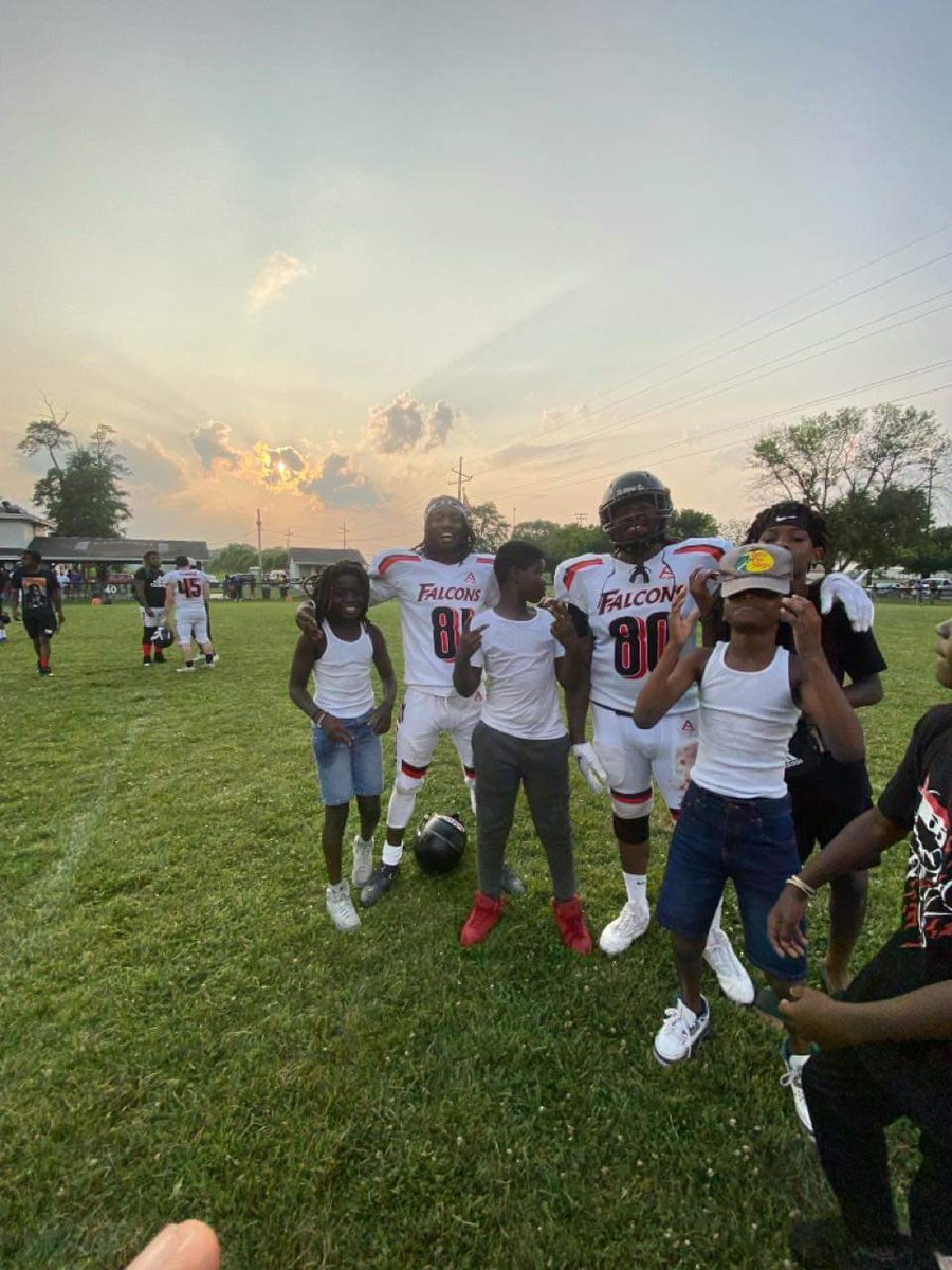 STLFalcons_'s tweet photo. Shout out to the young men of tomorrow that came out to watch our game last night. We enjoyed taking some pictures after the game‼️ https://t.co/RPMmfGIAbq