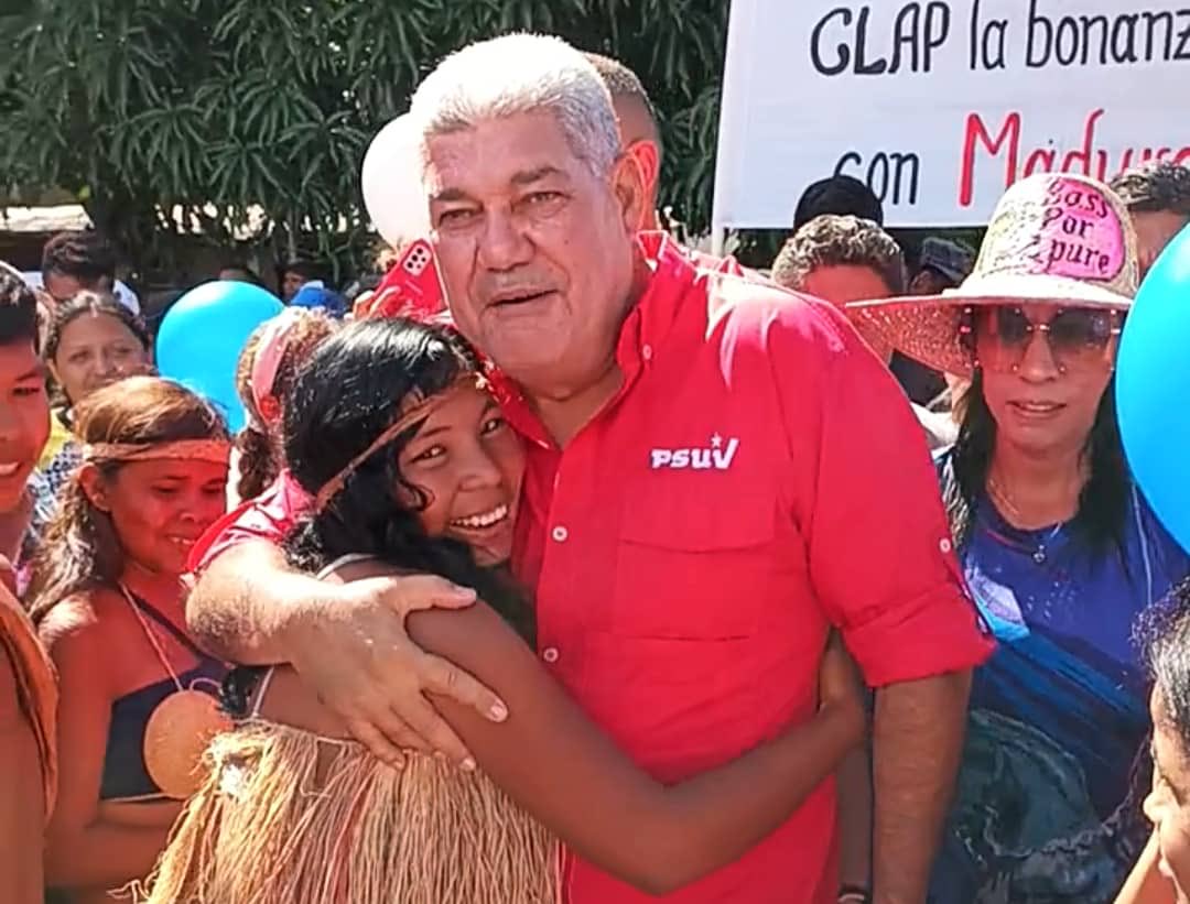 eduardopiate2's tweet photo. Felicidades a l@s niñ@s del Apure grande que construimos y de la Patria digna y soberana que edificamos. Son ustedes el futuro y ese futuro será esplendoroso en revolución y socialismo ⁦@NicolasMaduro⁩ ⁦@delcyrodriguezv⁩ ⁦@PartidoPSUV⁩ ⁦@PSUVEnApure⁩ https://t.co/xKmh5usyeB