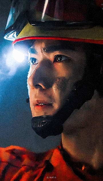 myfavestar's tweet photo. Just want to hug this man and tell him you're doing good ❤️
#FireworksOfMyHeart #YangYang杨洋
#杨洋 https://t.co/g9yaCVqn9c