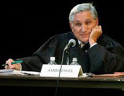 ///BREAKING/// Longtime U.S. District Court Judge James Zagel has died at age 82 after a long illness, court officials say.
Smart and seemingly unflappable, Zagel presided over some of Chicago’s biggest trials, including ex-Gov. Rod Blagojevich and the Family Secrets mob case https://t.co/GEwfR3IA9k