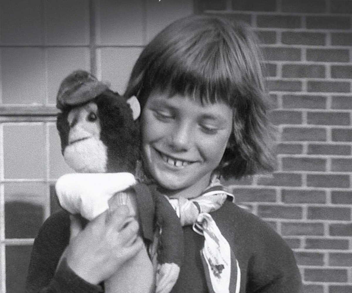 So sad to hear Jane Birkin has left this world. 
I love the photo of her with the monkey, the same one that is on the Melody Nelson cover. Jane told me when Serge died she put the monkey in his coffin so he wouldn’t be lonely or frightened. ❤️