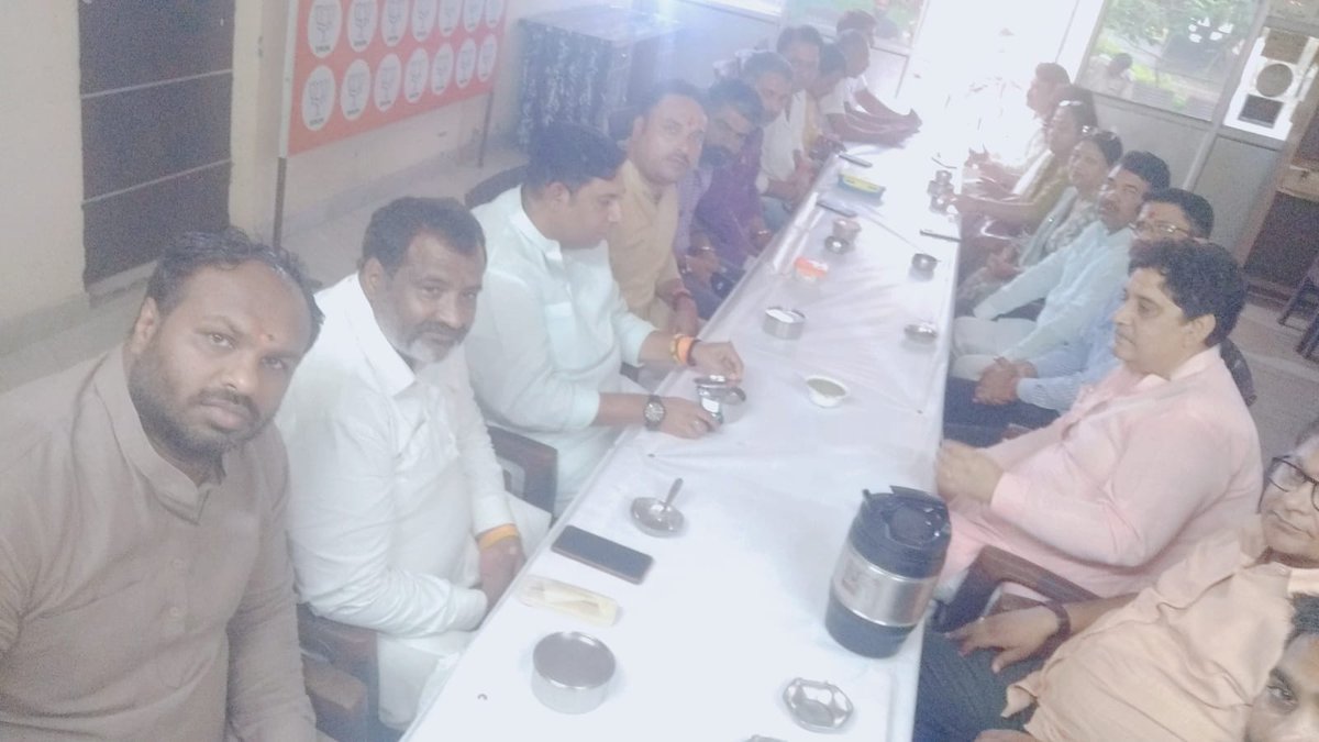 sachindedha123's tweet photo. आज साहिबाबाद विधानसभा टिफिन बैठक माननीय साहिबाबाद विधायक आदरणीय श्री सुनील शर्मा जी के कार्यालय पर रही, विशेष उपस्थित महानगर अध्यक्ष आदरणीय बड़े भाई श्री संजीव शर्मा जी एवं महानगर महामंत्री आदरणीय भाई साहब श्री पप्पू पहलवान जी रहे@Bhupendraupbjp @idharampalsingh @sunilsharma_bjp https://t.co/tFrpTrWxqb