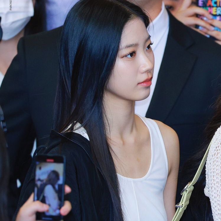 loooonaw's tweet image. the supporter.                                           the idol.