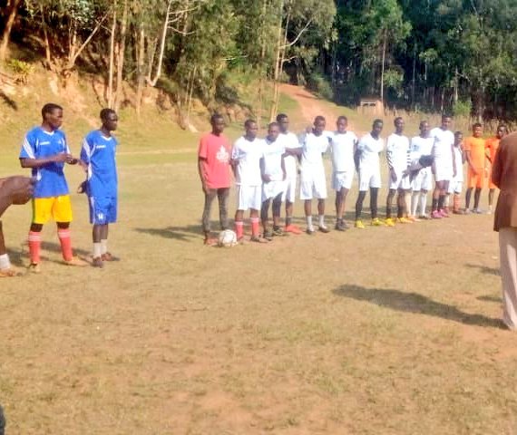 GicumbiN's tweet photo. Guhuza Urubyiruko Binyuze mu mikino byakozwe Urubyiruko rwa @GicumbiDistrict @Shangashasector rukina umukino wa gicuti n'Urubyiruko rwa #Mukarangesector Hanakorwa ubukangurambaga mu gikorwa cyo kwinjiza abakorerabushake bashya. https://t.co/PzJsHmELq2