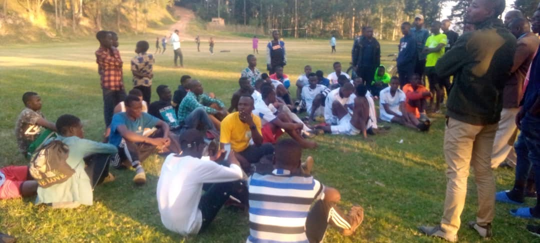 GicumbiN's tweet photo. Guhuza Urubyiruko Binyuze mu mikino byakozwe Urubyiruko rwa @GicumbiDistrict @Shangashasector rukina umukino wa gicuti n'Urubyiruko rwa #Mukarangesector Hanakorwa ubukangurambaga mu gikorwa cyo kwinjiza abakorerabushake bashya. https://t.co/PzJsHmELq2