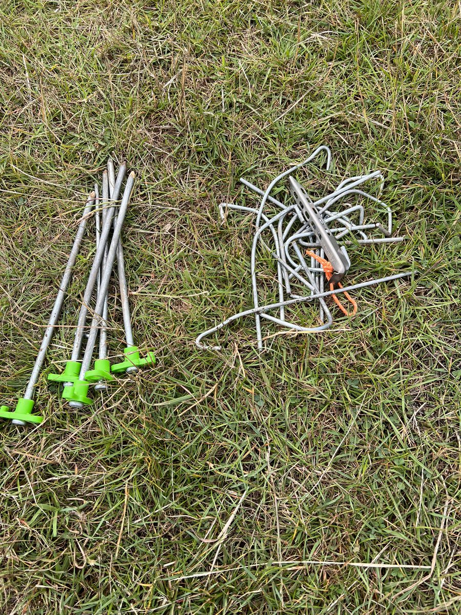 EmmaBriggs18's tweet image. #camping in high winds #lessonslearnt report from the #newforest 
Pic 1. The tent pegs on the left are the ones you want.
Whist a good view is fab, (pic2 and 3) it might be worth sacrificing to avoid the prevailing wind - pic 4
🫢😱
#middleaged #adventure