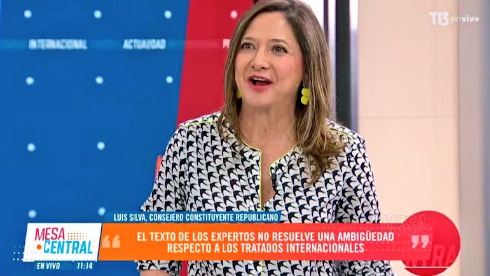 RepublicanoCh's tweet photo. MÓNICA PÉREZ en un instante de sensatez se refiere como PRESIDENTE PINOCHET en diálogo con el @profesor_silva Al final los hechos y la historia hablan por si solos.
#MesaCentral #ProfeSilva https://t.co/mXhUZmxVEl
