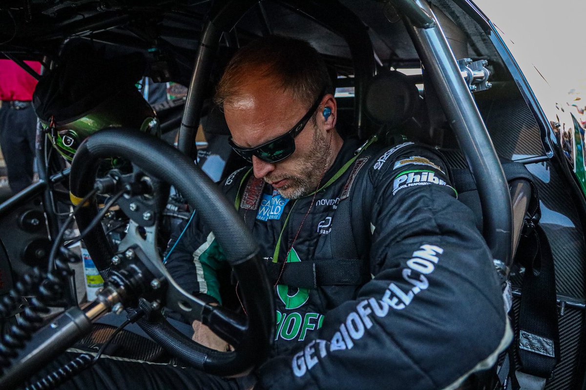 derickramer52's tweet photo. Suited up and ready to win a hometown Wally!
@NHRA @GetBiofuel @Bandimere
#GetBioFuel #NHRA #ProStock #SRDrivenMedia #KBTitanRacing #InnTech https://t.co/2141vpcPEU