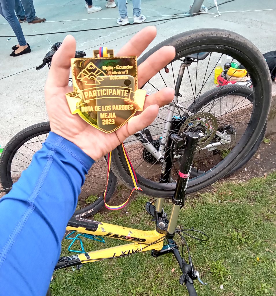 CiclismoQ's tweet photo. Desde @CiclismoQ extendemos un saludo y nuestro agradecimiento al Alcalde del @gad_de_mejia Wilson Rodríguez por organizar la IV Ruta de los Parques e incentivar a descubrir los paisajes de este cantón en🚲; cuente con nuestro respaldo y apoyo para la siguiente travesía
#CicloUIO https://t.co/JxBl8WYRRv