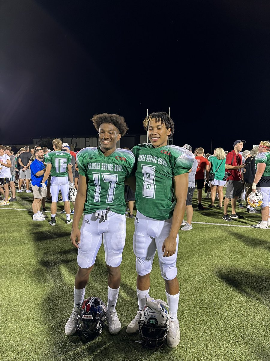 Football is family. Some may wear different colors now but they will always be family. So proud of <a href="/JerryArteaga10/">Jerry</a> representing <a href="/GCBuffsFootball/">Garden City Buffalo Football🪓</a>. Doesn’t seem possible <a href="/dj_dingle/">DJ Dingle</a> is this old. Coach Smith, Coach Base &amp; Coach Dingle great coaches even better men.