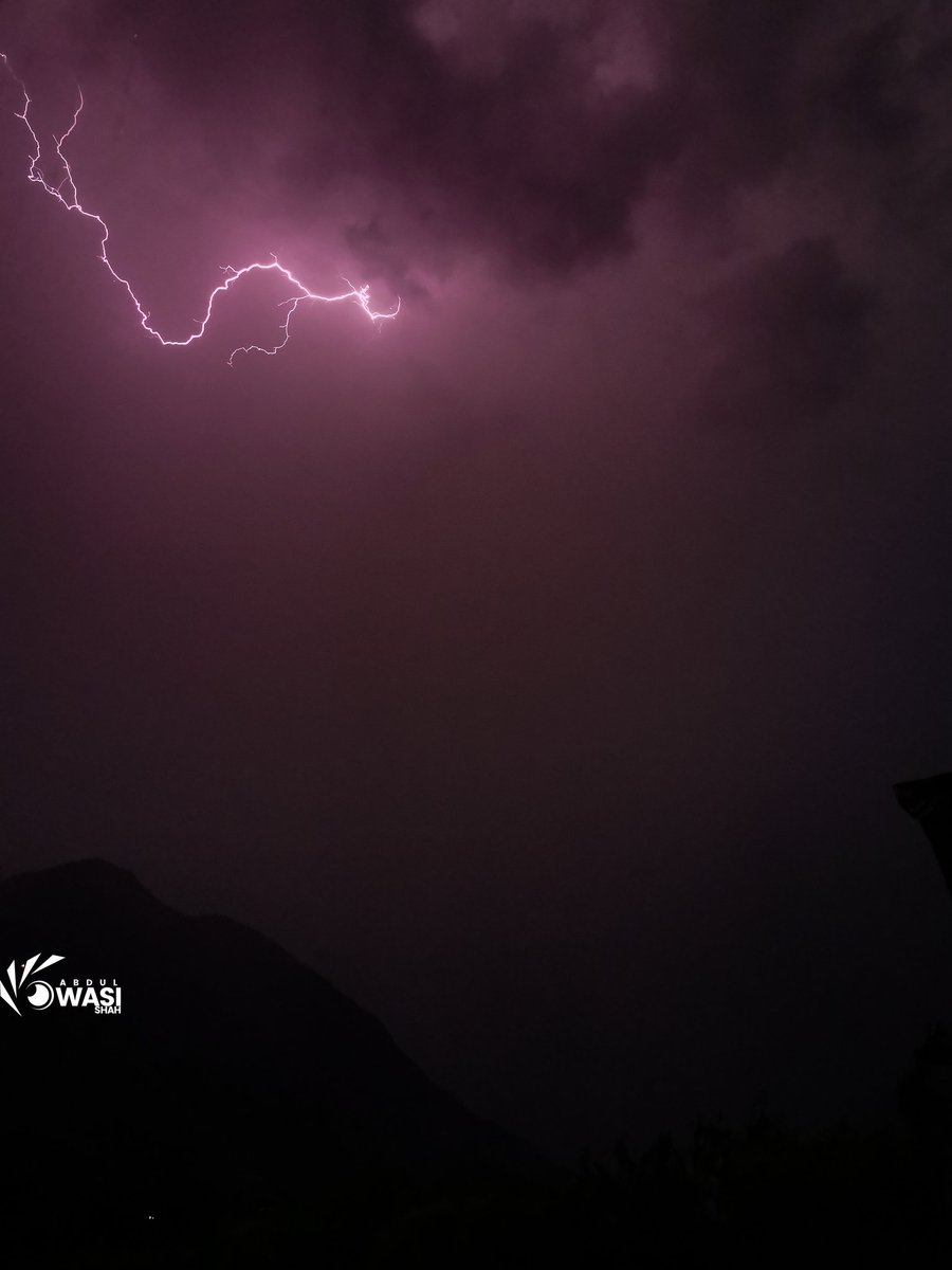 Abdulwasishah50's tweet image. Thunderstorm ⛈
#thunderstrom #lightening #barish #عبدالعزيز_بن_سعود_بن_نايف #حامد_تركي_بويابس #NCT127 #TourdeFrance