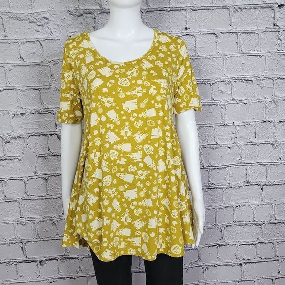 willowsfinds's tweet photo. So good I had to share! Check out all the items I'm loving on @Poshmarkapp from @HibiscusPizza #poshmark #fashion #style #shopmycloset #freepeople #lularoe: https://t.co/0f2IroDe3C https://t.co/Y78mVWCOwn
