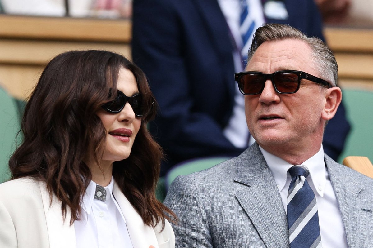 Daniel_CraigFan's tweet image. 📸 Daniel Craig and Rachel Weisz at the #Wimbledon Tennis Championships (July 16, 2023)