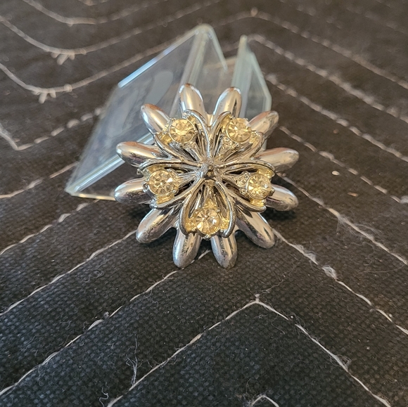 NancyQu0617513's tweet photo. So good I had to share! Check out all the items I'm loving on @Poshmarkapp #poshmark #fashion #style #shopmycloset #jodycoyote #collectioneighteen: https://t.co/3tdzul5rwv https://t.co/IUZgLAb2qQ