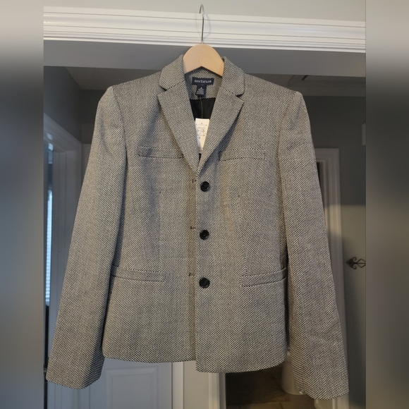 KiwiColored's tweet photo. So good I had to share! Check out all the items I'm loving on @Poshmarkapp from @dmiller267 #poshmark #fashion #style #shopmycloset #anntaylor #lenox: https://t.co/pEwXNHkSTr https://t.co/gMI7Ystczj