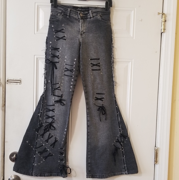 Lydia_McD's tweet photo. So good I had to share! Check out all the items I'm loving on @Poshmarkapp #poshmark #fashion #style #shopmycloset #celo #aerosoles #casiogshock: https://t.co/na9wAjP9YB https://t.co/S9nQvKNQJy