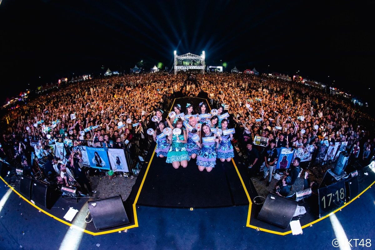 officialJKT48's tweet photo. Terima kasih gasan buhan pian nang sudah datang di LIBURLAND Festival Banjarbaru, sampai bertemu kembali! https://t.co/MuVsUPQKEx
